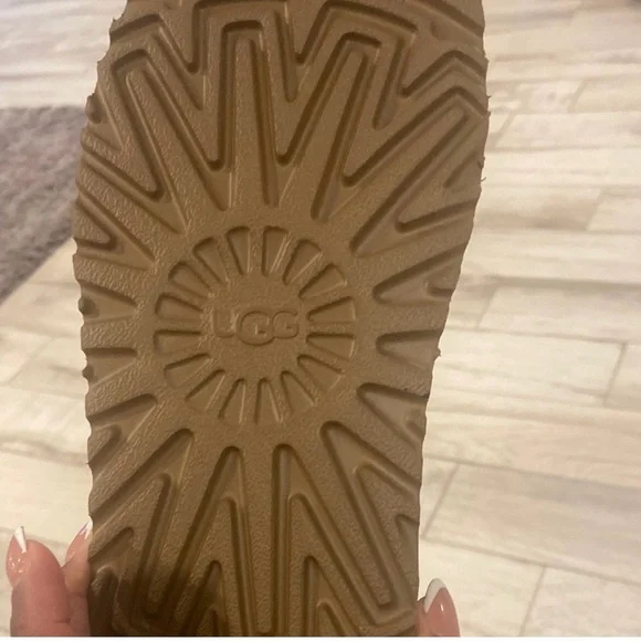 UGG Brown Sole Boots platforms - Picture 1 of 2